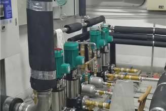 建业艾美酒店热水泵房水泵机组、控制柜供货+调试